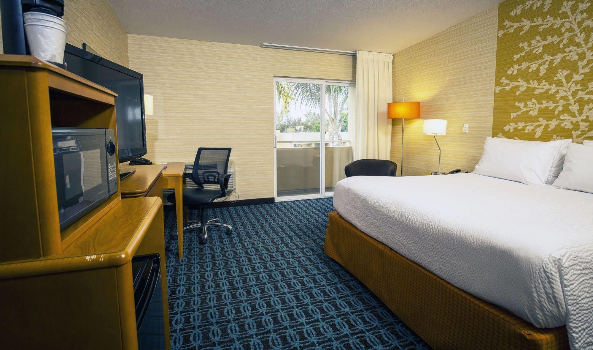 Fairfield Inn And Suites By Marriott San Jose Airport São José Exterior foto